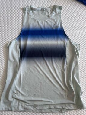 Brooks Men’s Light gray Tank with Blue Gradient Stripes- Atmosphere singlet